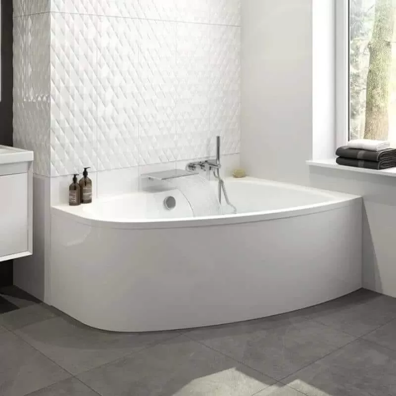 Maya Corner Bath Offset (1)