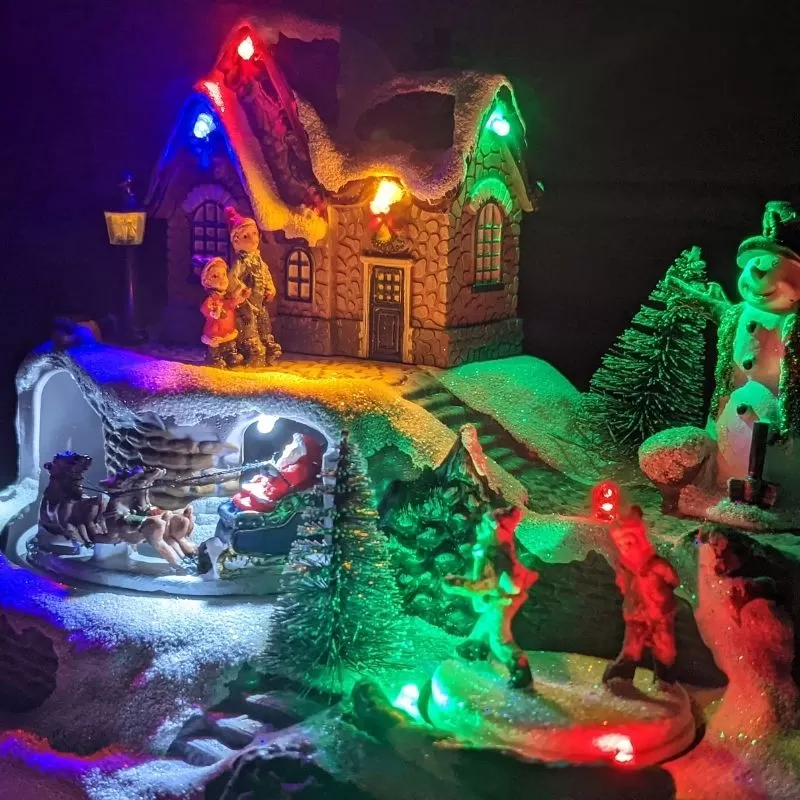 LED Musical Winter Village Scene 17cm