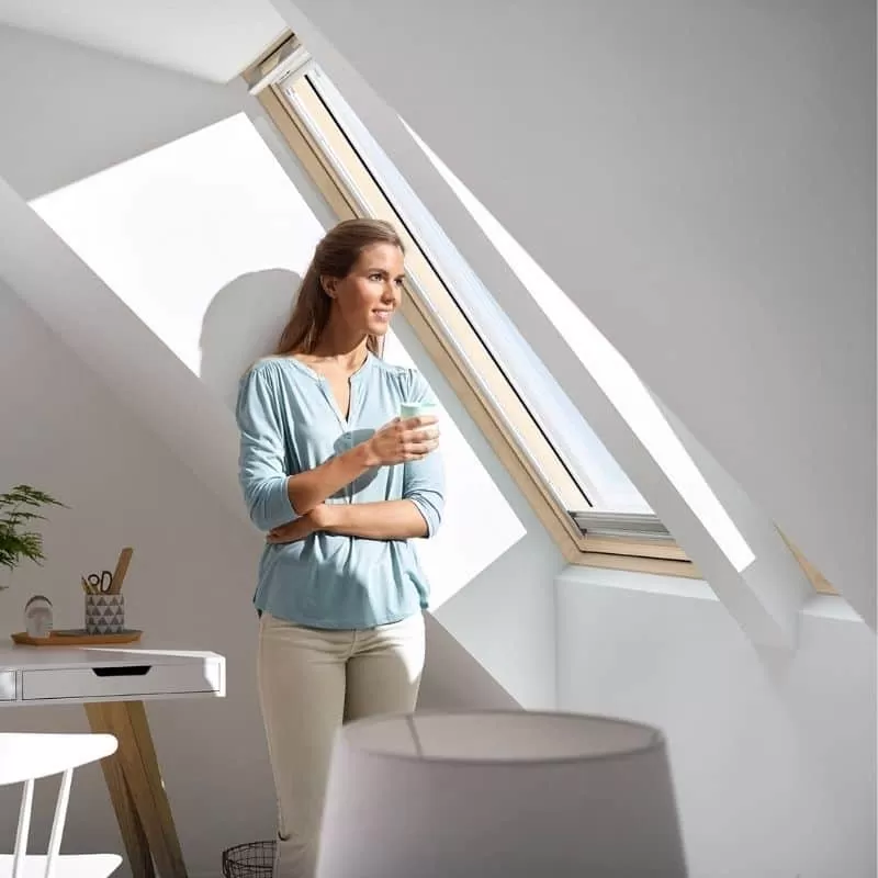 VELUX GGL FK08 2070 Manual Centre Pivot Roof Window 66x140cm (1)