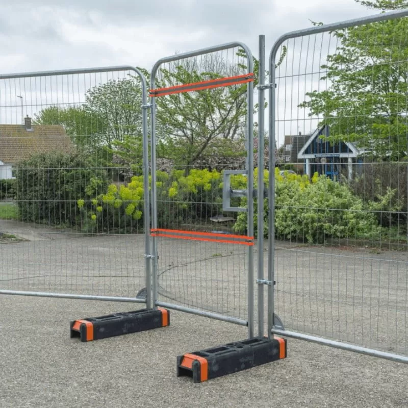 Pedestrian Gate With Latchpole 1